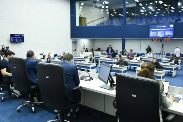 Câmaras de São José dos Campos e Taubaté retomam sessões após recesso