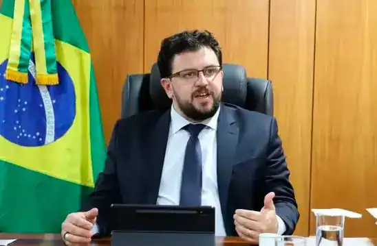 Ex-chefe de gabinete de Lula oferece sigilo bancário e fiscal à Justiça