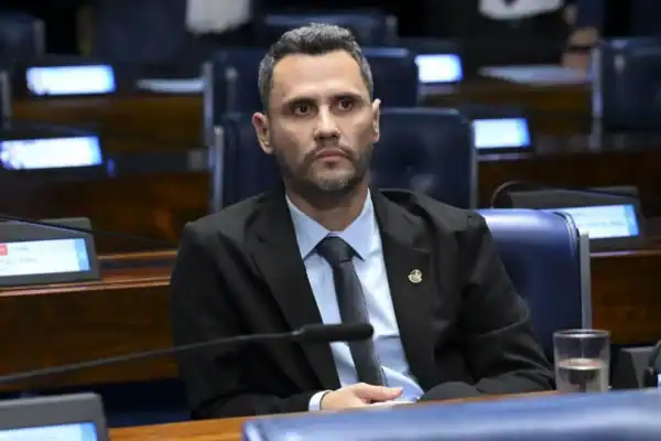 PL se organiza para lançar candidatura própria dependendo da resposta de Cleitinho, o que pode mudar o cenário político atual