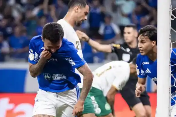 Cruzeiro bate a Chapecoense sem sustos e garante vaga nas quartas da Copa do Brasil