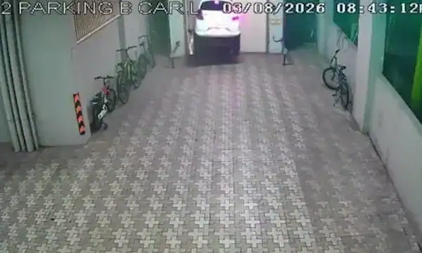 Carro sai de controle e cai dentro de elevador automatizado em prédio de Mumbai