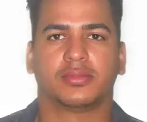 Homem mata ex-esposa com facadas na frente dos filhos