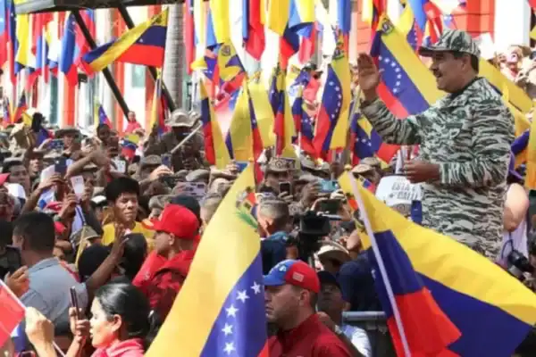 Governo interino da Venezuela e oposição participam de primeiro diálogo em Caracas
