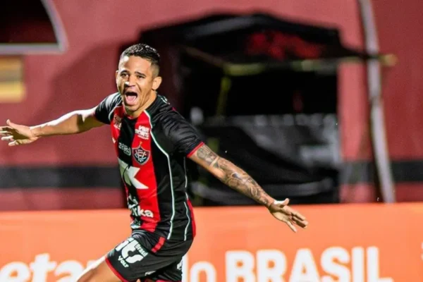 Vitória goleia o Athletico-PR e assegura vaga nas quartas da Copa do Brasil