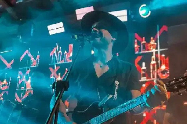 Cantor sertanejo é internado em caráter de urgência e diagnosticado com leucemia
