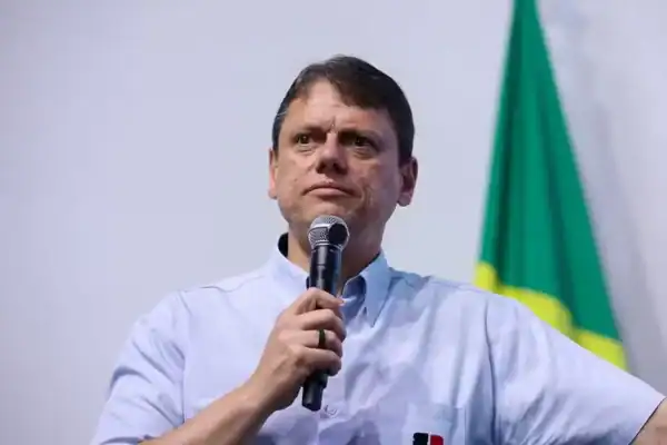 Tarcísio diz que São Paulo lançará programa “Educação com IA” e avançará no ensino integral