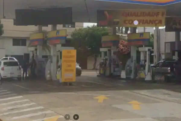 Homem é detido por insultar frentista venezuelano, chamando-o de ‘macaco’ e ordenando que volte ao país