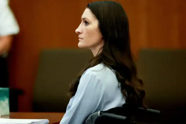 Médica que matou os três filhos investigou alucinações e suicídio antes do crime