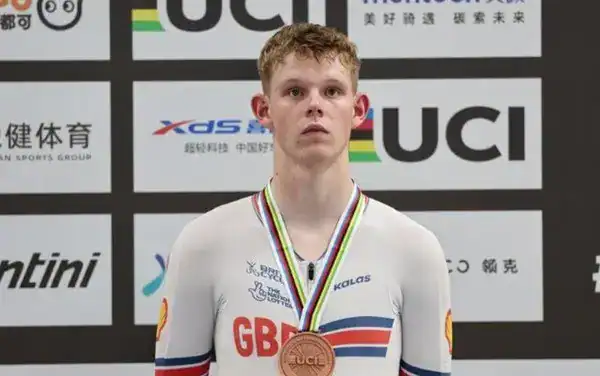Finlay Tarling, ciclista de 19 anos, morre em acidente na Volta de Portugal