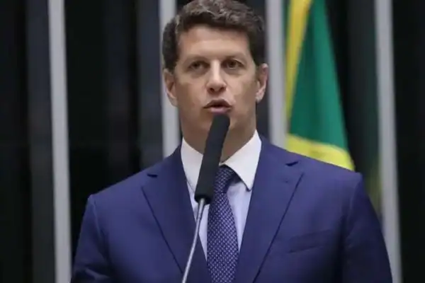 Ricardo Salles regulariza documentação e mantém candidatura ao Senado