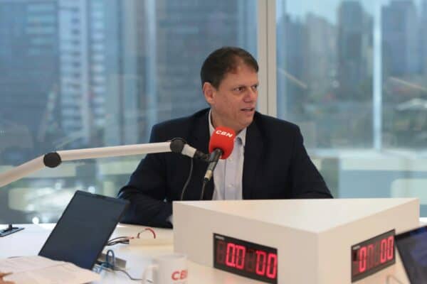 Tarcísio reconhece alta letalidade policial em SP e compara situação com outros estados