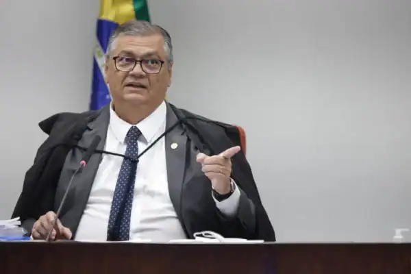 Flávio Dino defende debate legítimo sobre diploma de jornalista nas redes