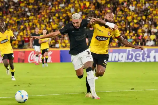 Memphis Depay volta e Corinthians avança às quartas da Libertadores com gol de Breno Bidon