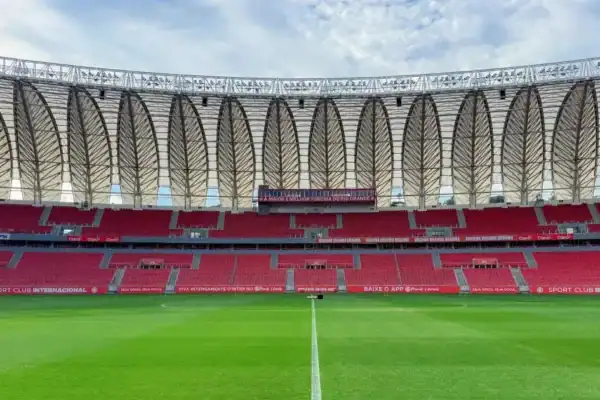 Internacional e Atlético-MG se enfrentam no Brasileirão antes de clássicos da Copa do Brasil
