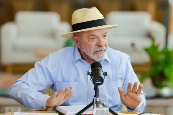 Lula diz em entrevista que vai acabar com a taxa das blusinhas