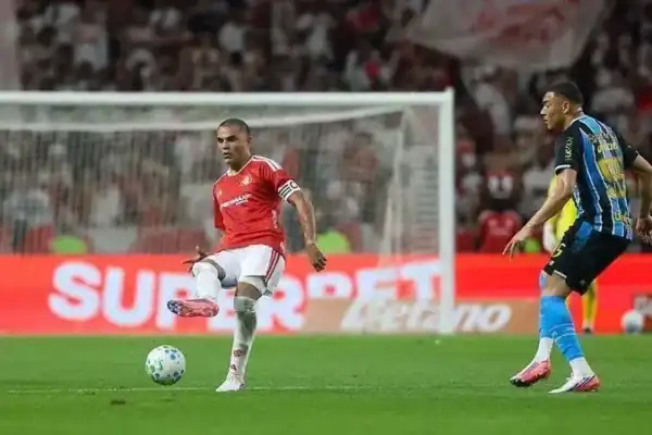 Internacional e Grêmio ficam no 0 a 0 em Gre-Nal decepcionante pela Copa do Brasil