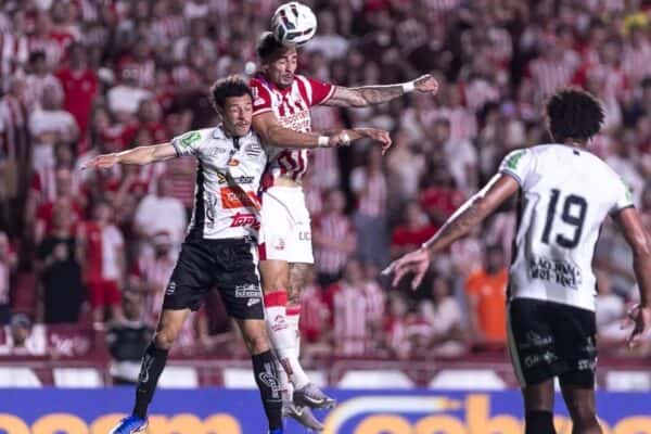 Náutico aproveita expulsão, vira sobre o Athletic e se aproxima do G-6 da Série B