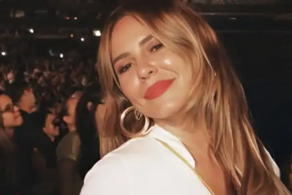 Paolla Oliveira é vista na piscina com David Junior e alimenta rumores