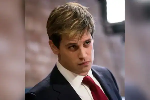 Influenciador de extrema-direita Milo Yiannopoulos é deportado dos EUA