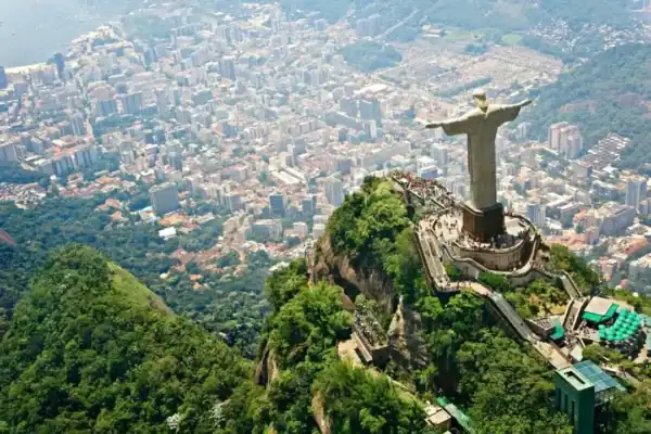 Brasil alcança quinto lugar no ranking Expat Insider 2026