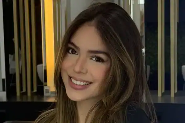 Cantora Melody nega ser virgem aos 19 anos e desmente boatos sobre vida pessoal e rivalidade