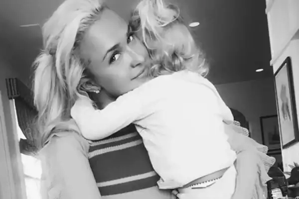 Hayden Panettiere deixou a filha aos cuidados do ex para tratar vício e depressão