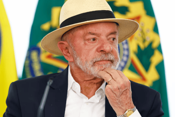 Lula apresenta 88 certidões criminais à justiça eleitoral ao registrar candidatura