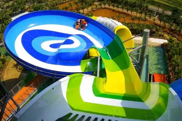 Thermas dos Laranjais, na “Orlando brasileira”, recebe megatoboágua de 33 metros de altura