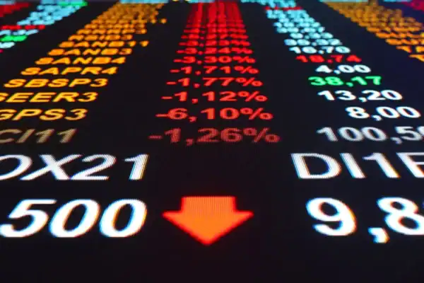 Ibovespa cai levemente em dia de otimismo externo e correção pós-rali eleitoral