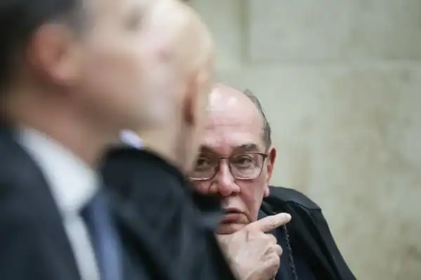 Gilmar Mendes propõe a Fachin vetar delegados da PF em gabinetes do STF
