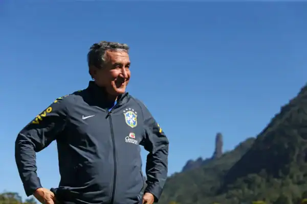 Carlos Alberto Parreira tem alta após três meses de internação