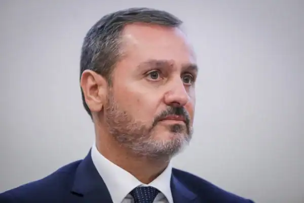 Associação de delegados vê ‘atropelo’ no afastamento de Andrei e pede autonomia da PF