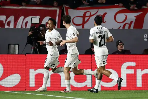 Corinthians segue firme na Libertadores e empata com o Estudiantes na Argentina