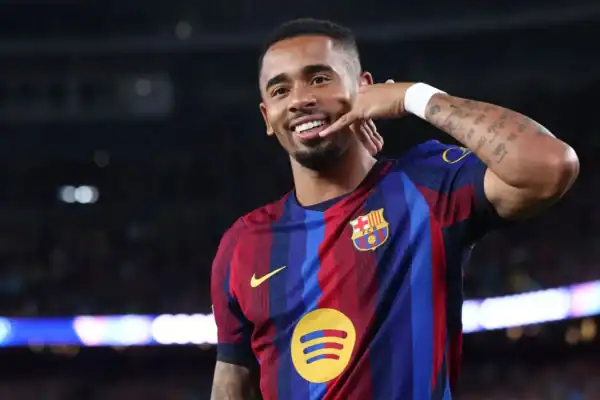Raphinha brilha, Gabriel Jesus marca e Barcelona atropela Feyenoord na estreia da Champions