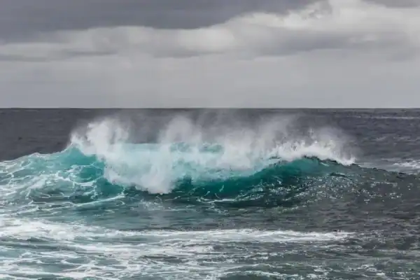 Adolescente de 15 anos fica à deriva no mar de Bering e é resgatado após três dias
