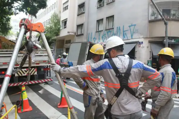 Ventania provoca blecautes e deixa mais de 78 mil imóveis sem energia em SP