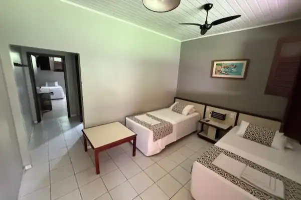 Homem é achado morto em quarto de hotel e motivação da morte é investigada