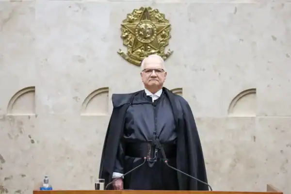 Fachin assume relatoria de ação sobre diálogos entre Moraes e Vorcaro no STF