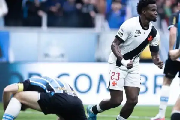 Vasco supera Grêmio de virada, encerra tabu e alivia no Brasileirão