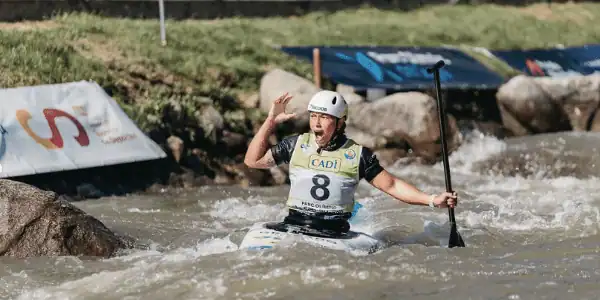 Ana Sátila conquista ouro na etapa final da Copa do Mundo de canoagem slalom