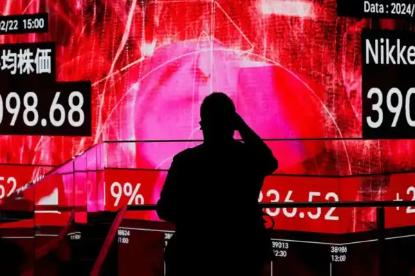 Mercados asiáticos fecham em queda, com tecnologia pressionada por alertas sobre IA e OpenAI