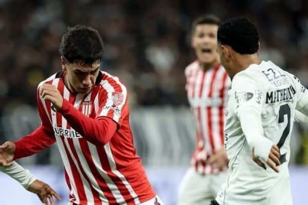 Corinthians sofre na Libertadores e Memphis confirma eliminação para o Estudiantes ao perder pênalti