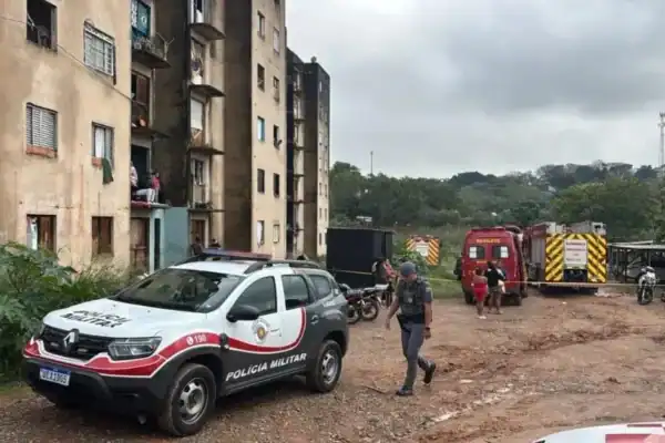 Mães são detidas após morte de criança de 3 anos em incêndio de apartamento