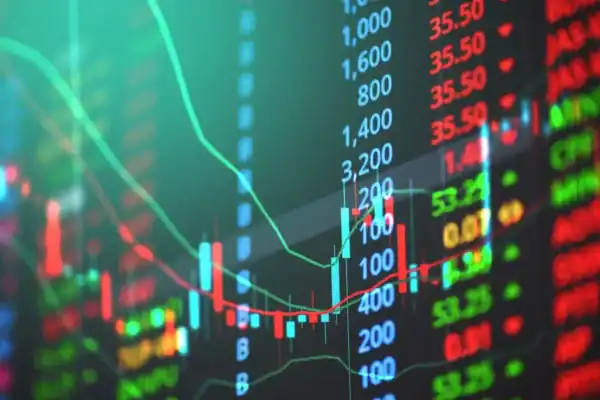 Cautela global por juros elevados e risco eleitoral derruba Ibovespa