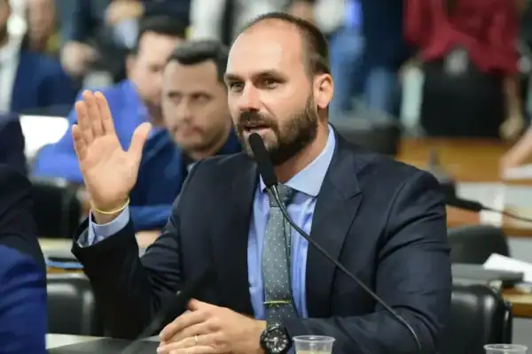 Zambelli recruta novo advogado para impugnar extradição e condenações no STF