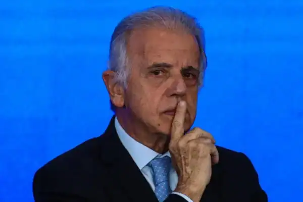 Ministro da Defesa tem WhatsApp clonado e golpista pede doação de R$ 5
