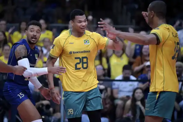 Brasil vence Argentina e assegura vaga olímpica; confusão marca fim do clássico