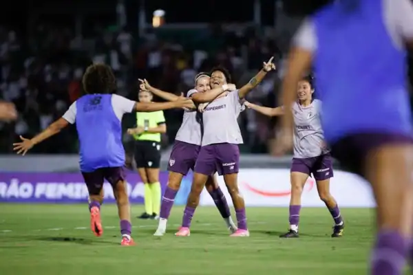 São Paulo vence novamente o Flamengo e garante vaga na final do Brasileiro Feminino