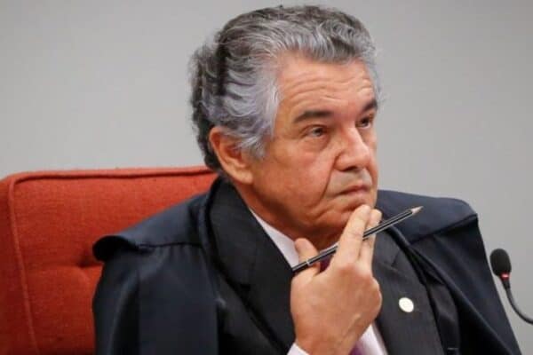 Mello aponta risco à segurança jurídica na reabertura de ação por Gilmar