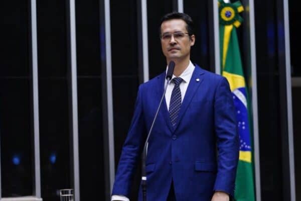 TSE determina suspensão da campanha de Dallagnol ao Senado